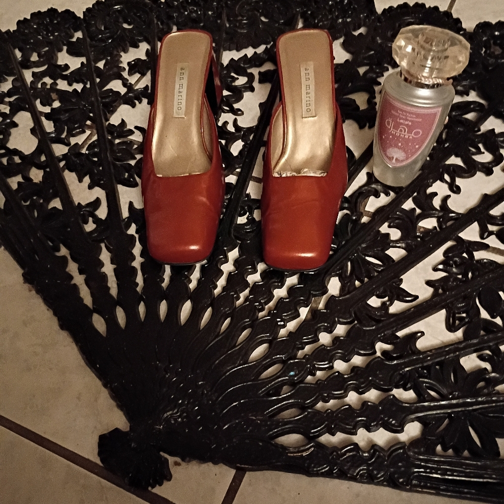 Square Toed Ann Marino Red Mules - Picture 8 of 8